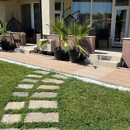 Apartment&studio Traky, Saint Vlas, улица черно море 12 * Свети Влас