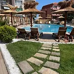 Διαμέρισμα & Traky, Saint Vlas, улица черно море 12 *
