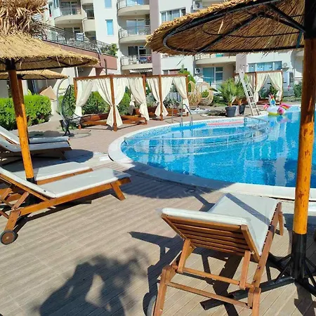 & Traky, Saint Vlas, улица черно море 12 *