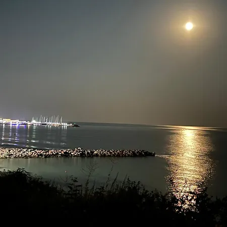 Apartment&studio Traky, Saint Vlas, улица черно море 12