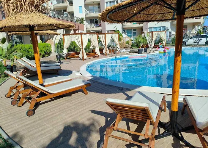 & Traky, Saint Vlas, улица черно море 12 *