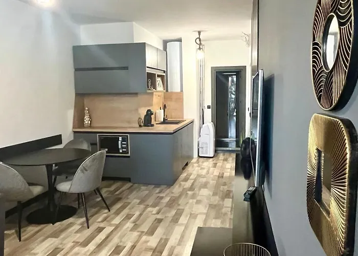 & Traky, Saint Vlas, улица черно море 12 Апартамент *