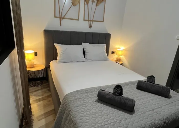 Apartment&studio Traky, Saint Vlas, улица черно море 12 *