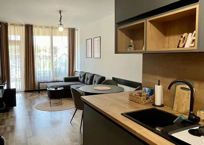 & Traky, Saint Vlas, улица черно море 12 * Свети Влас